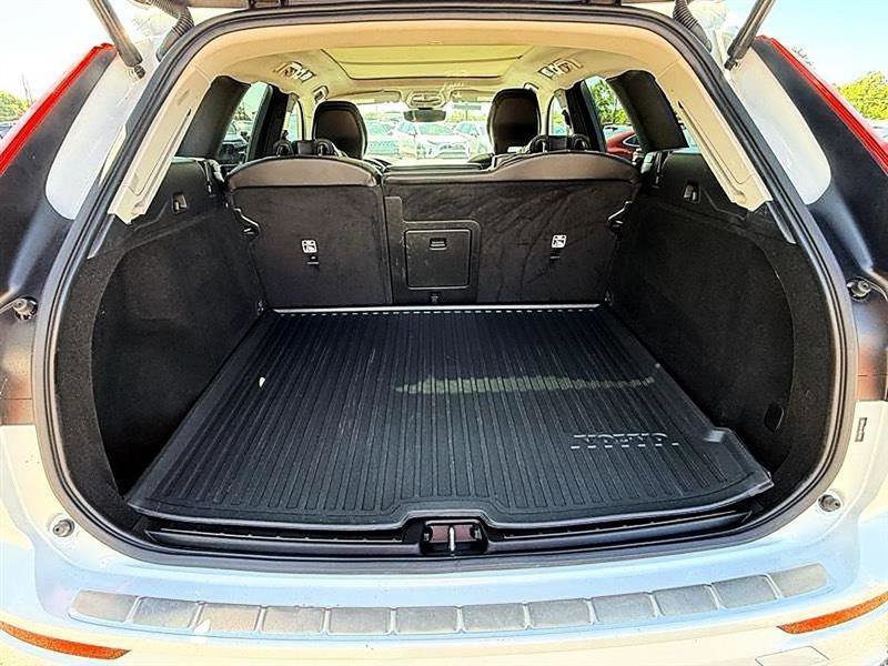 Used 2024 Volvo XC60 B5 Core w/ Protection Package Premier image 16