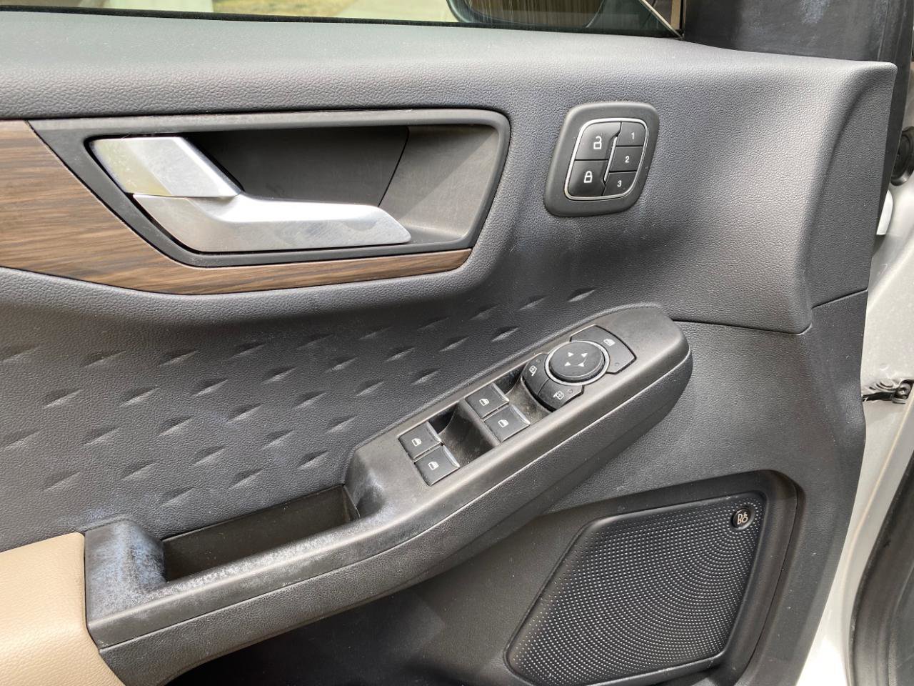 Used 2020 Ford Escape Titanium w/ Titanium Premium Package 2.0 image 28