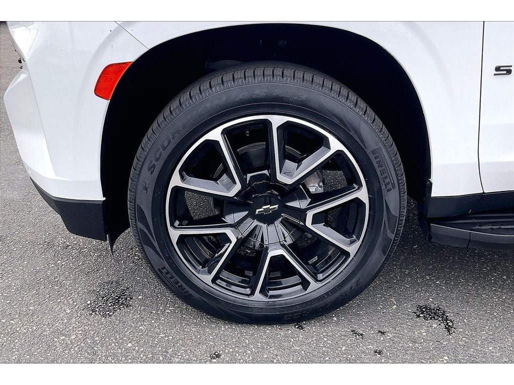 Used 2024 Chevrolet Suburban RST w/ Luxury Package AWD/4WD image 10
