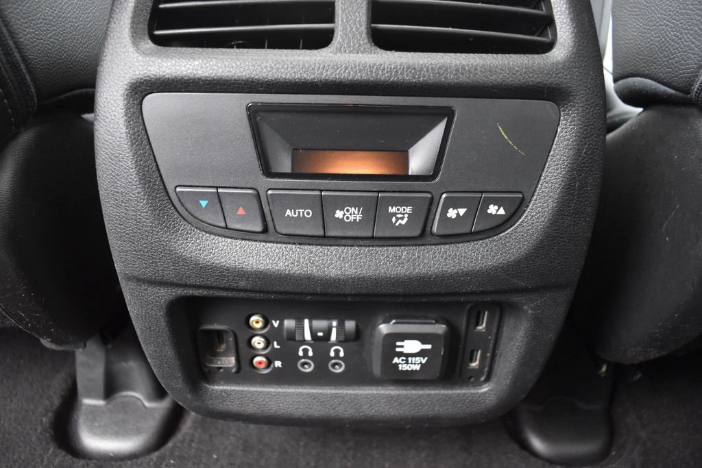Used 2017 Honda Pilot Touring image 24