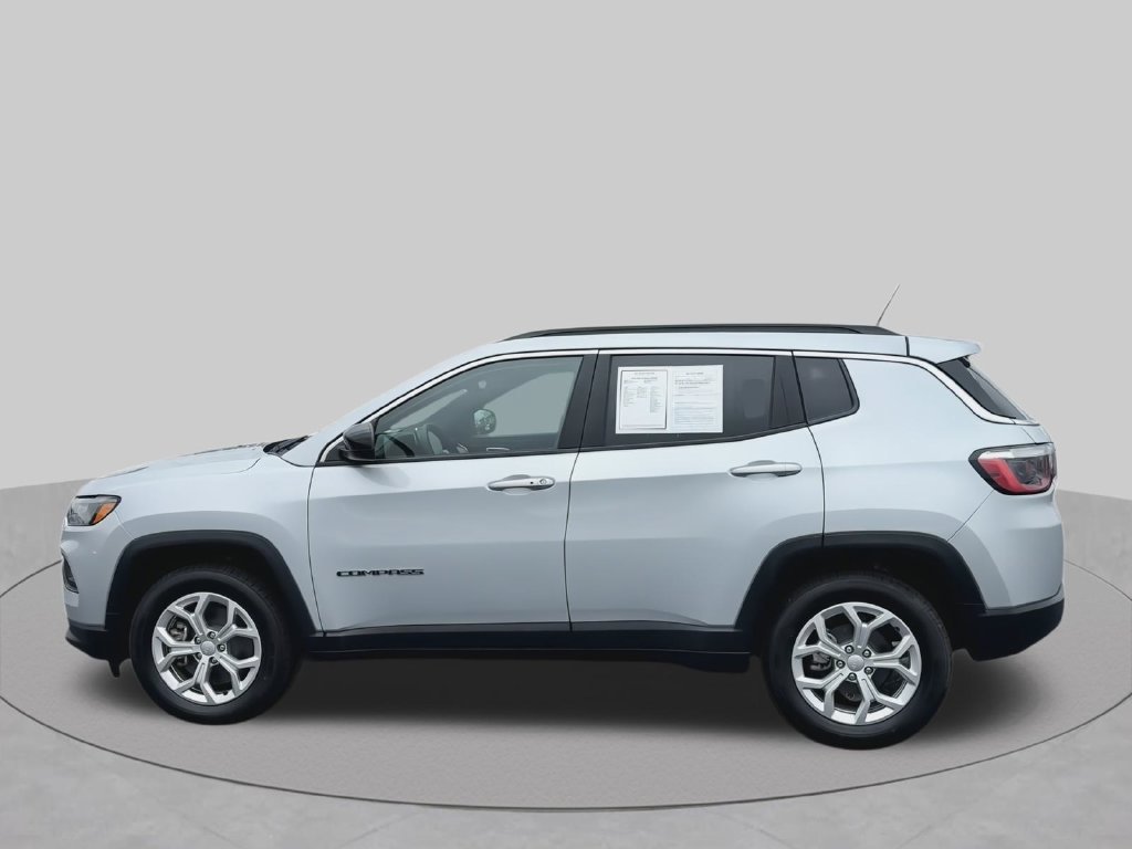 Used 2024 Jeep Compass Latitude AWD/4WD image 6