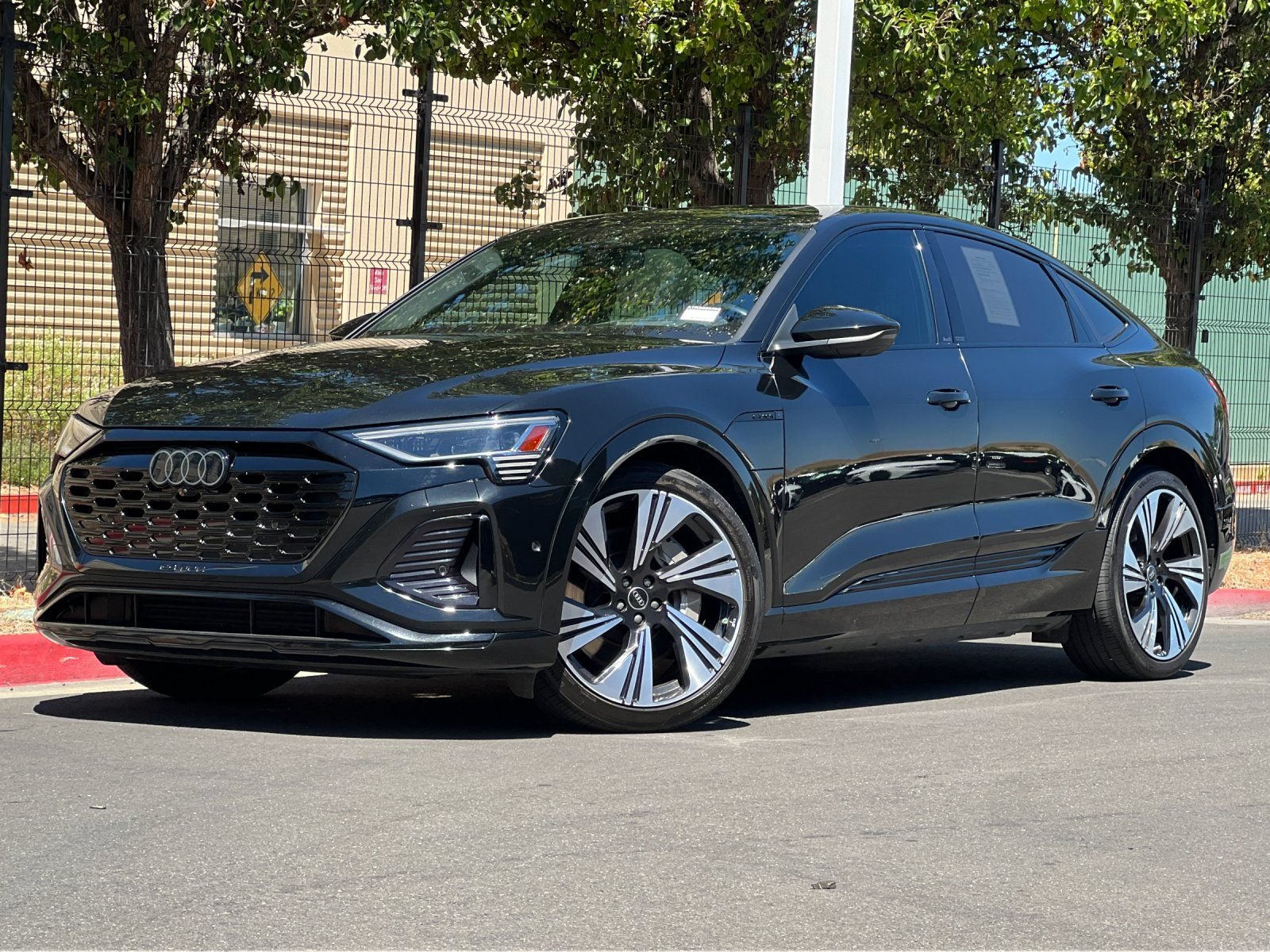 Used 2024 Audi Q8 e-tron Prestige w/ Prestige Package AWD/4WD image 2