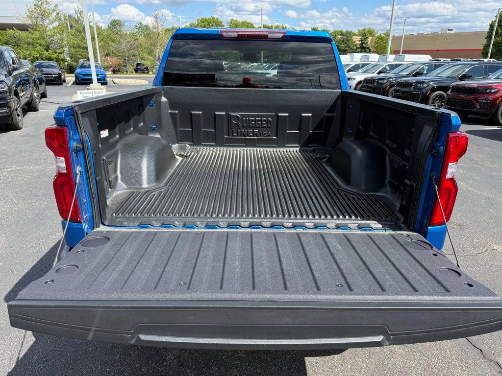 Used 2022 Chevrolet Silverado 1500 RST AWD/4WD image 5