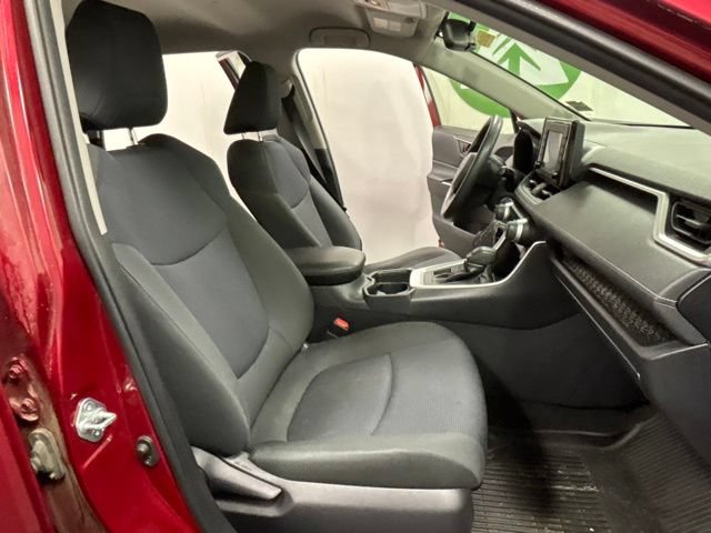 Used 2019 Toyota RAV4 LE w/ All Weather Liner Package AWD/4WD image 18