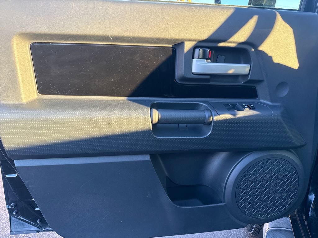 Used 2014 Toyota FJ Cruiser 4WD image 31