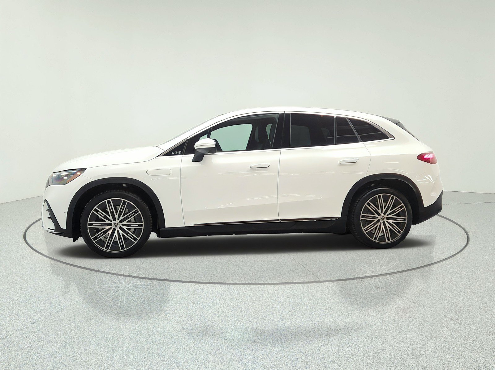 Certified 2023 Mercedes-Benz EQE 500 4MATIC SUV w/ Exclusive Trim Package image 8