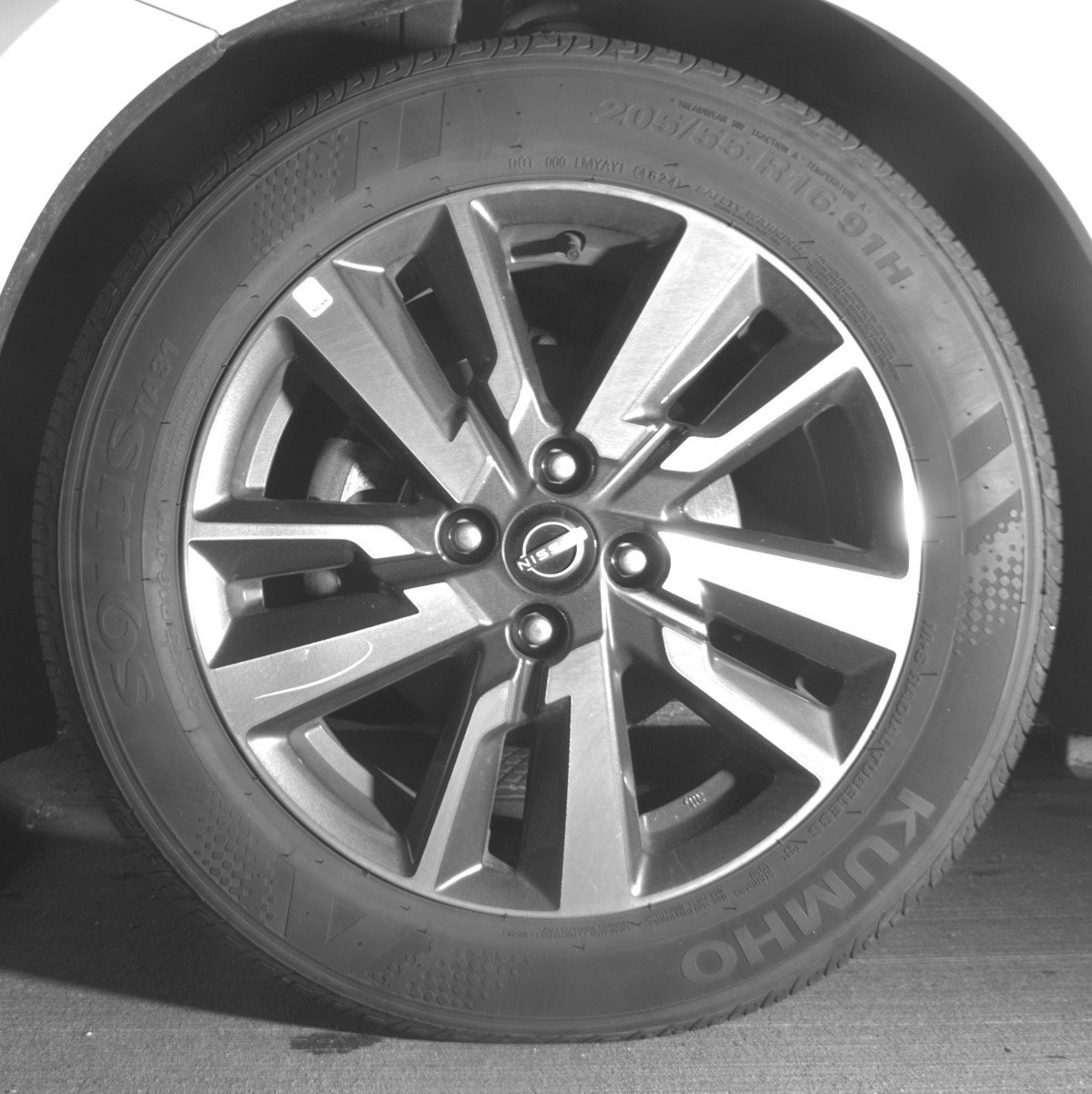 Used 2025 Nissan Versa SV image 12