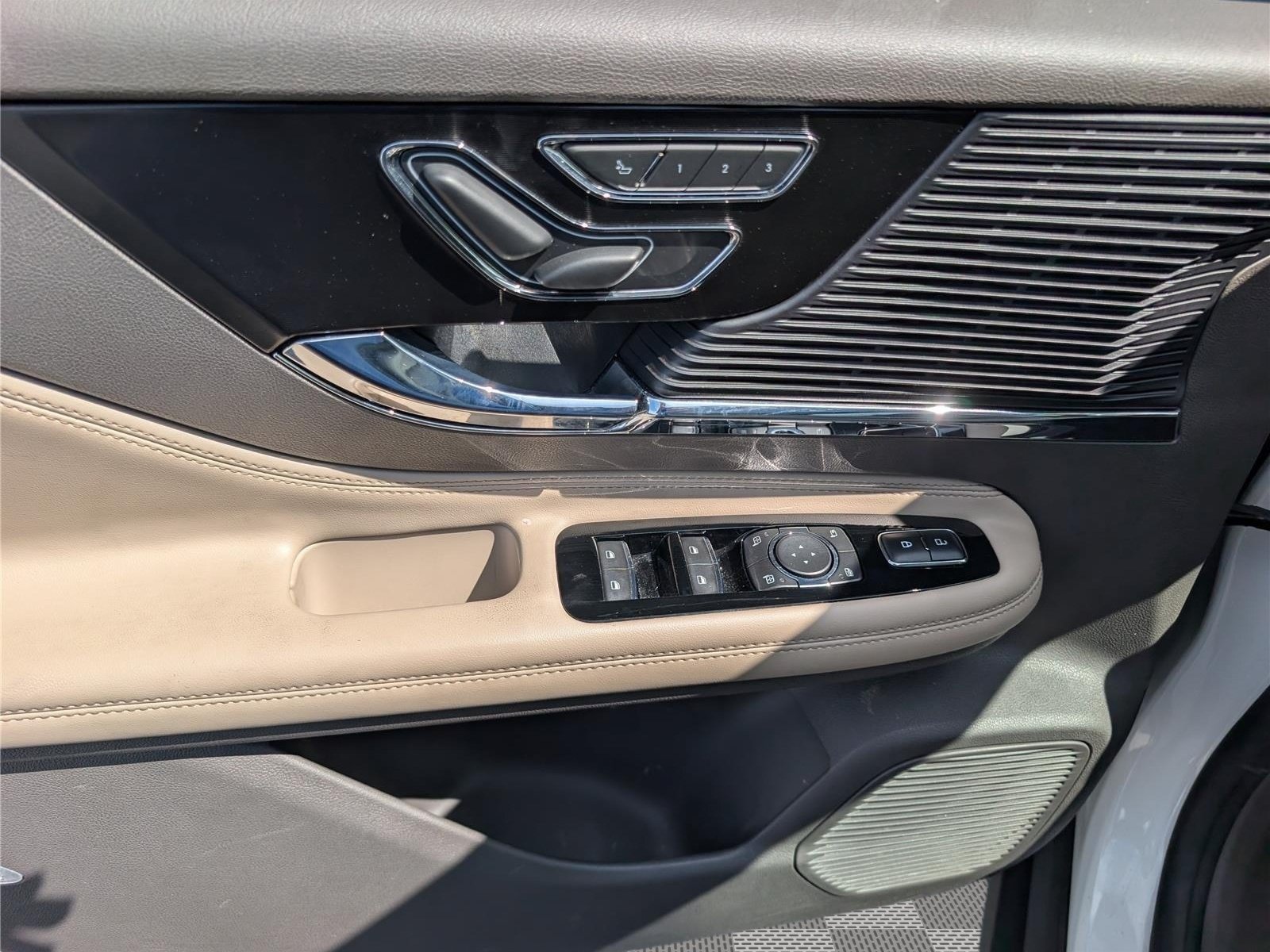 Used 2022 Lincoln Corsair AWD w/ Premium Package image 20