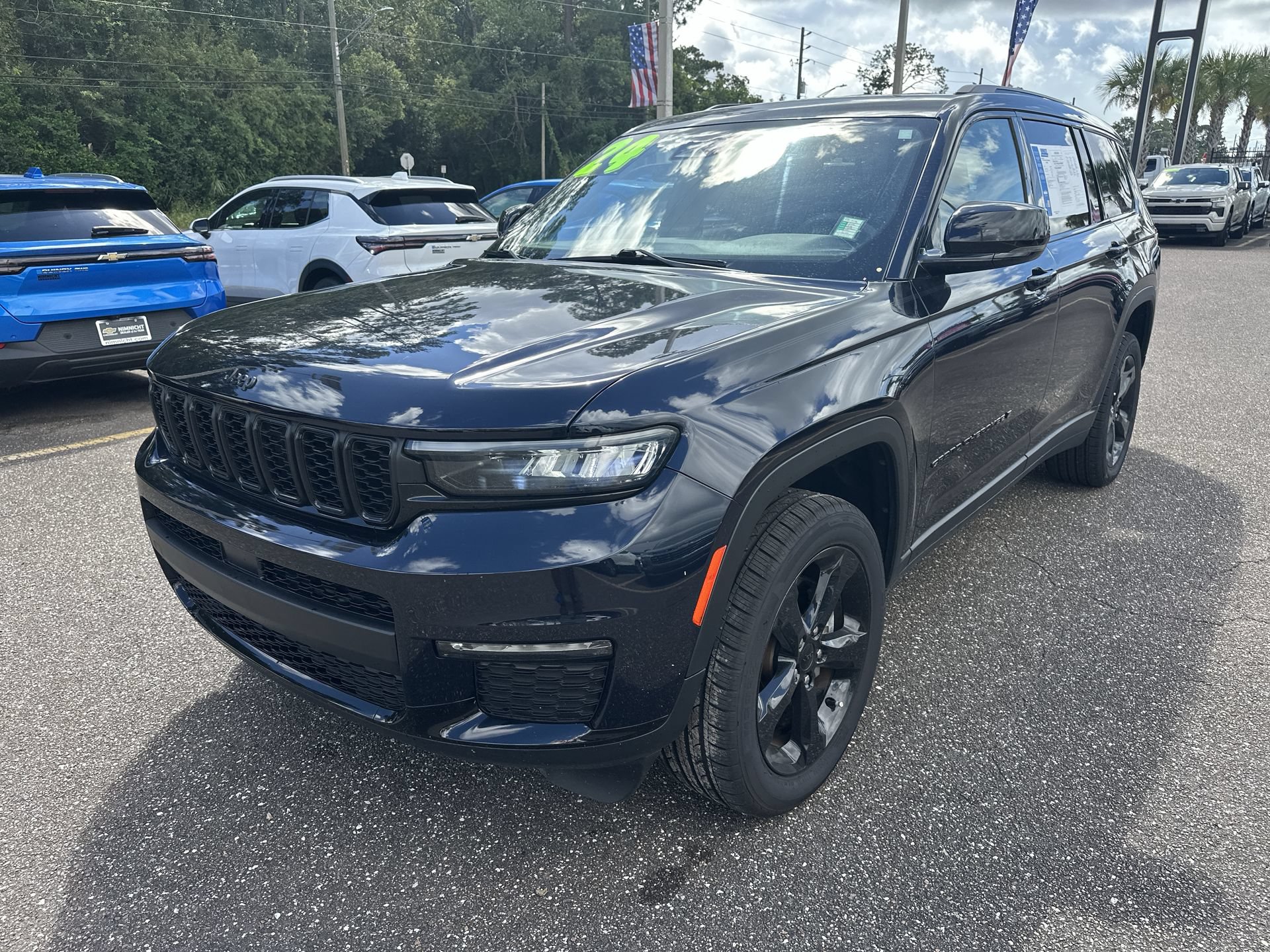Used 2024 Jeep Grand Cherokee L Limited w/ Black Appearance Package RWD image 12