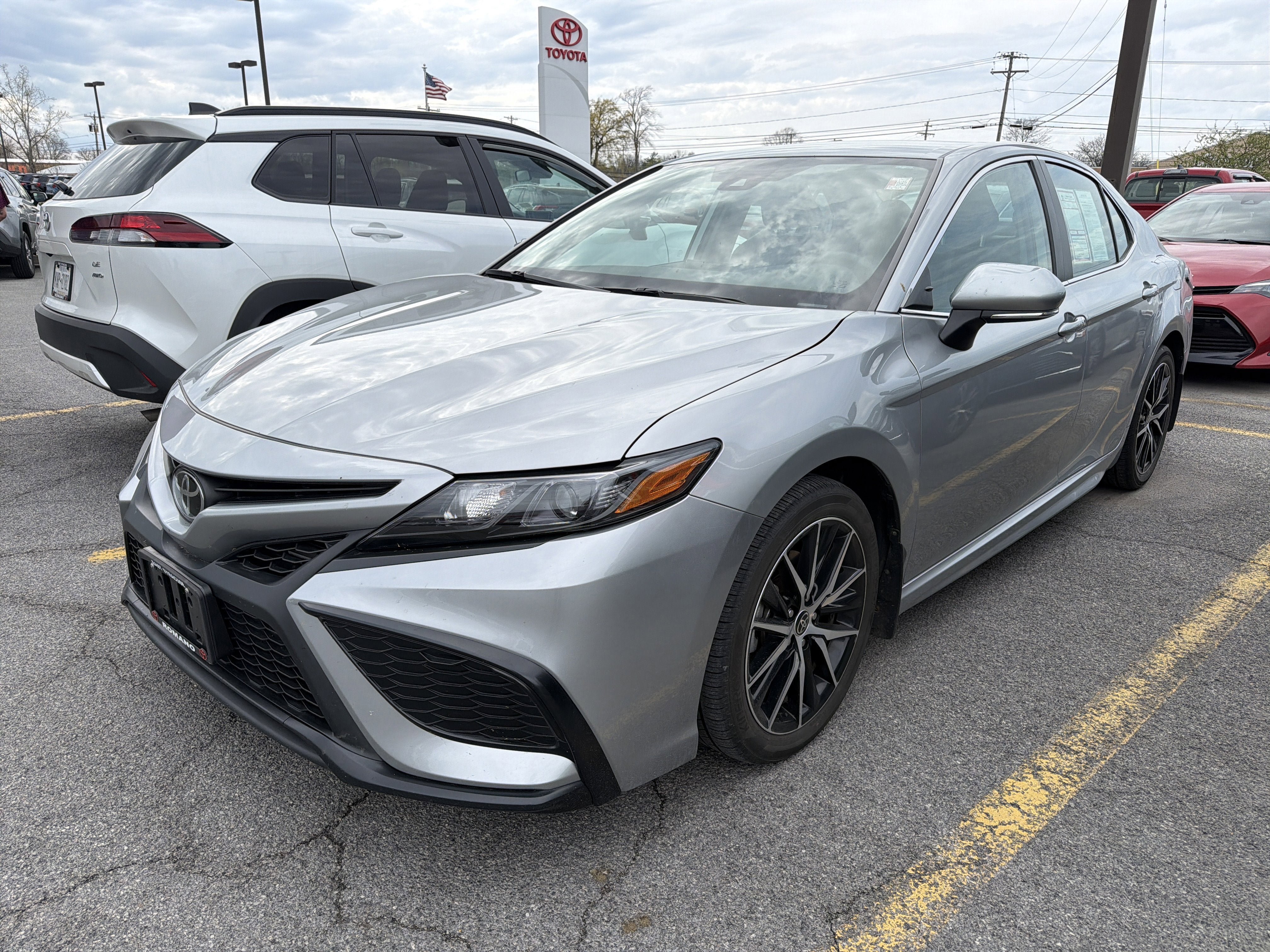 Used 2024 Toyota Camry SE AWD/4WD image 4