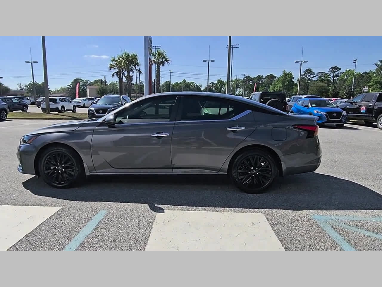 Used 2025 Nissan Altima 2.5 SV w/ SV Special Edition Package FWD image 26