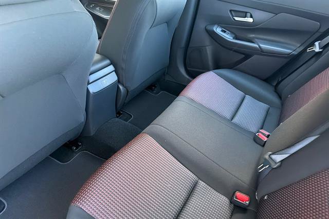 New 2027 Nissan Sentra SR w/ Floor Mat Package FWD image 13
