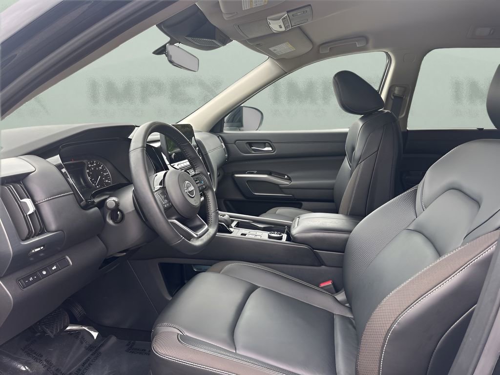 Used 2025 Nissan Pathfinder SL image 9