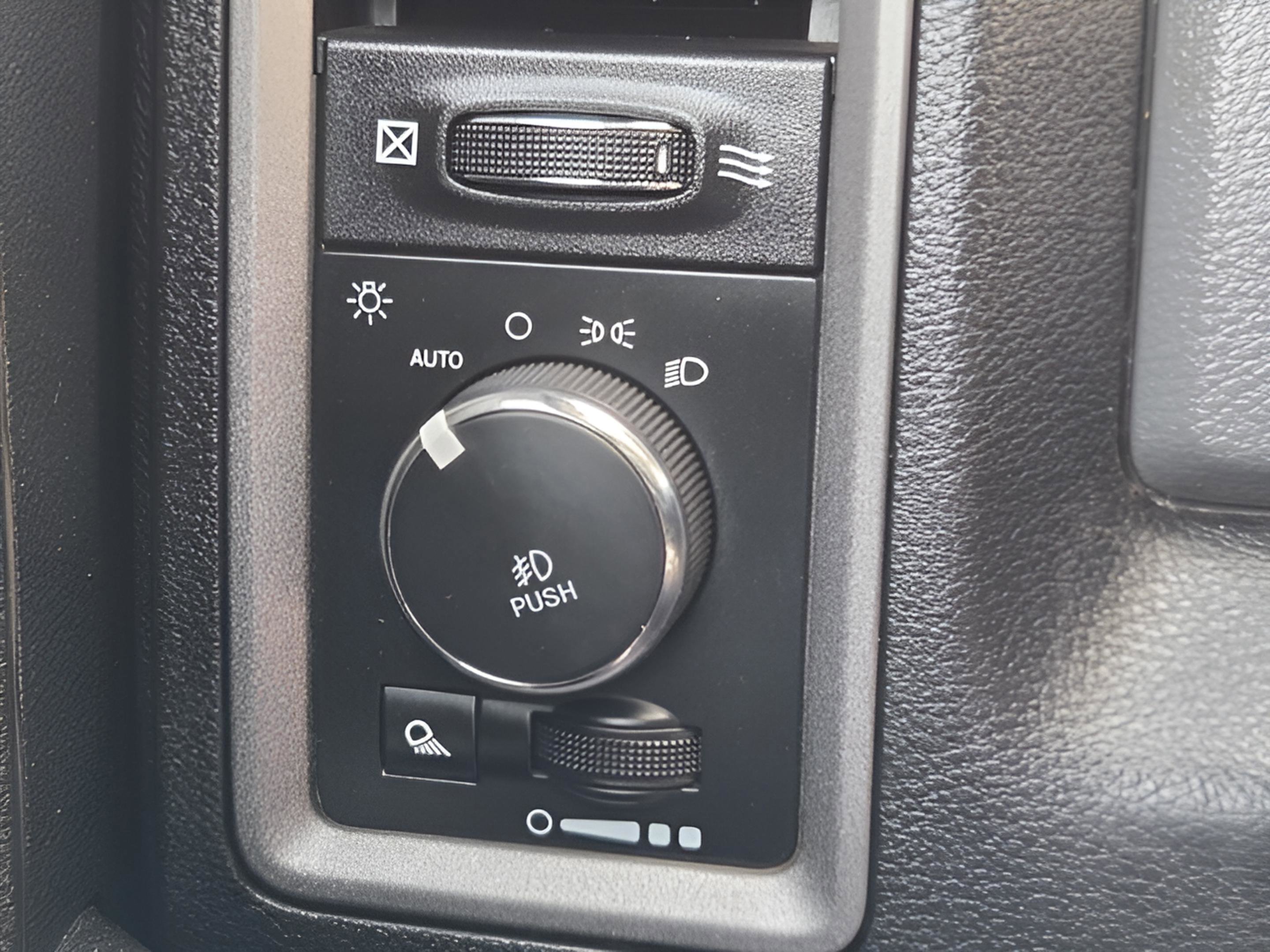 Used 2018 RAM 1500 Express image 27