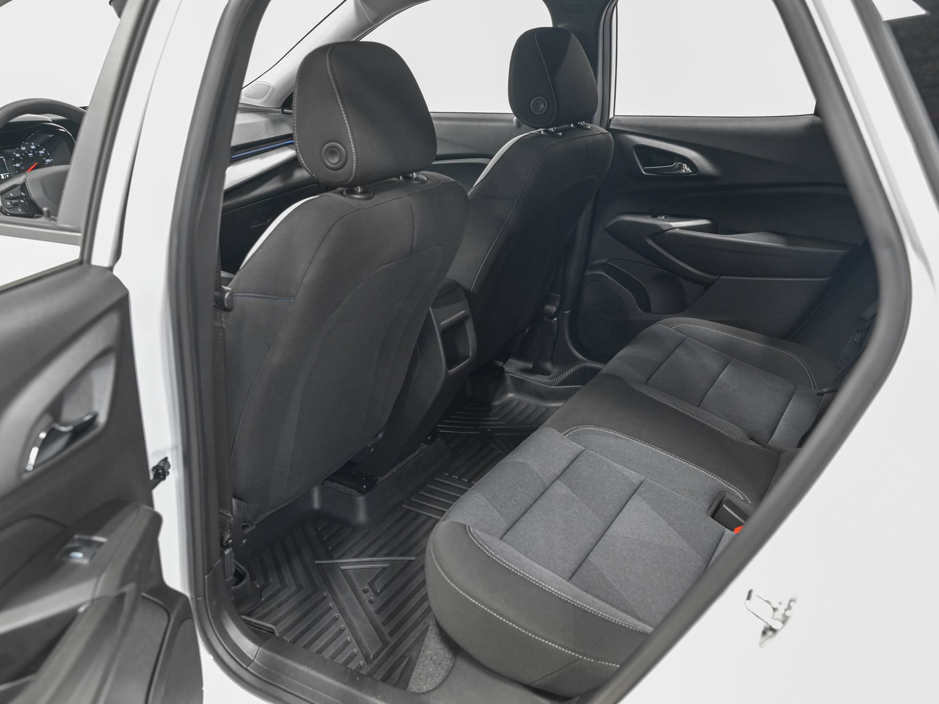 Used 2025 Chevrolet Trax LS FWD image 27