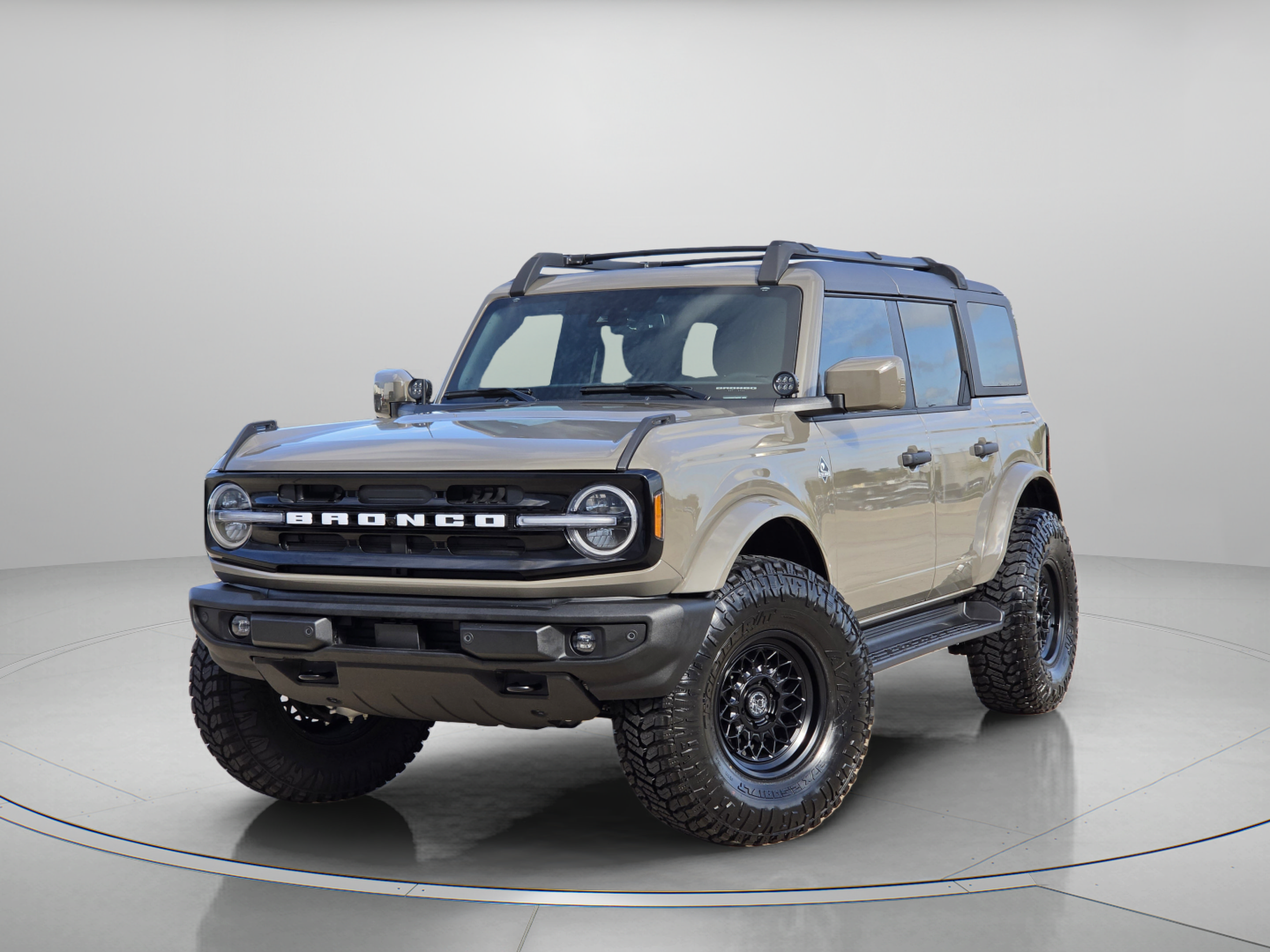 Used 2026 Ford Bronco Outer Banks AWD/4WD image 1
