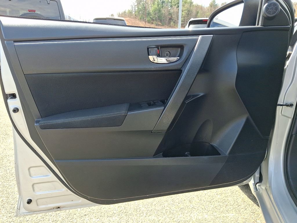 Used 2018 Toyota Corolla LE image 12