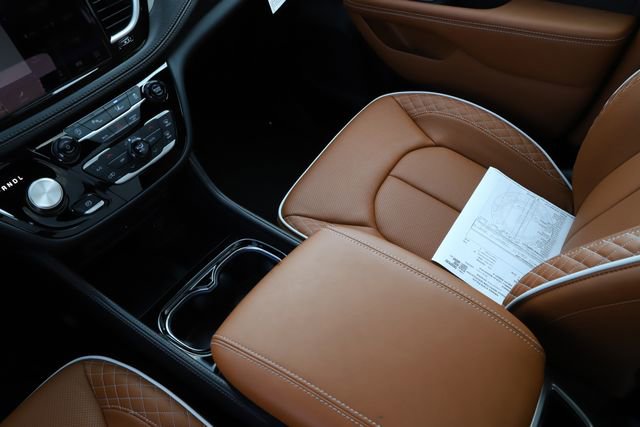New 2026 Chrysler Pacifica Pinnacle AWD/4WD image 32