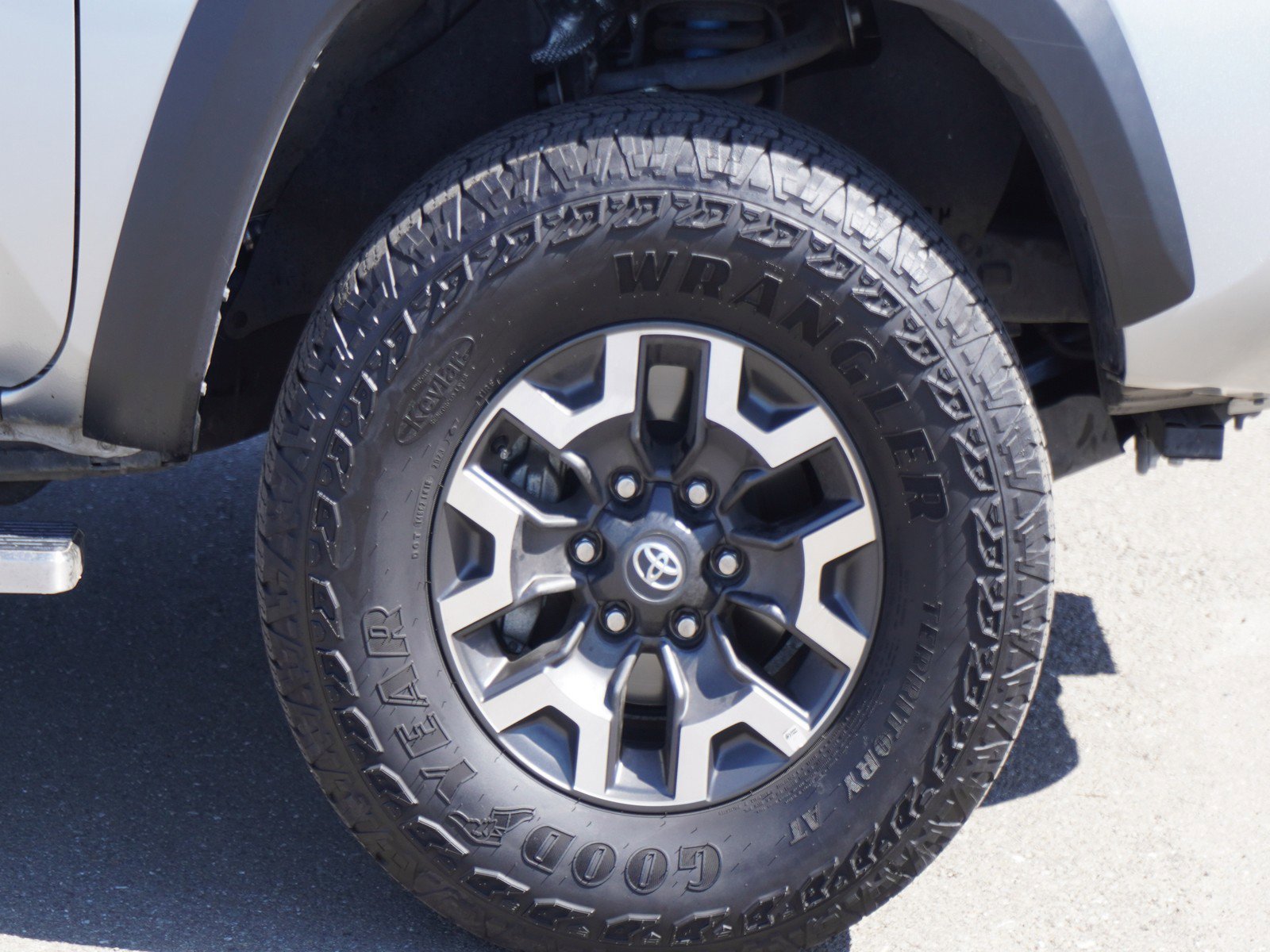 Used 2023 Toyota Tacoma TRD Off-Road w/ Advanced Technology Package AWD/4WD image 5
