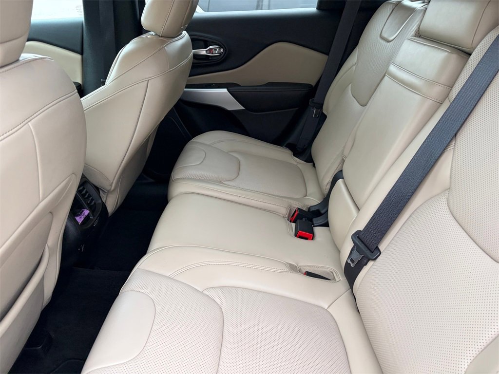 Used 2018 Jeep Cherokee Limited w/ Luxury Group image 24