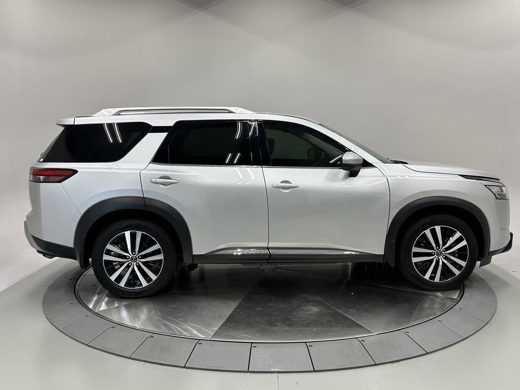 Used 2023 Nissan Pathfinder Platinum image 8