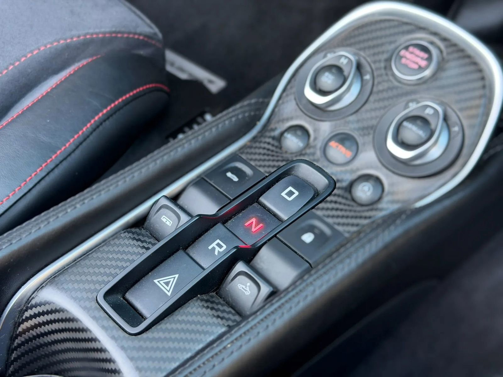 Used 2018 McLaren 570S Spider image 17