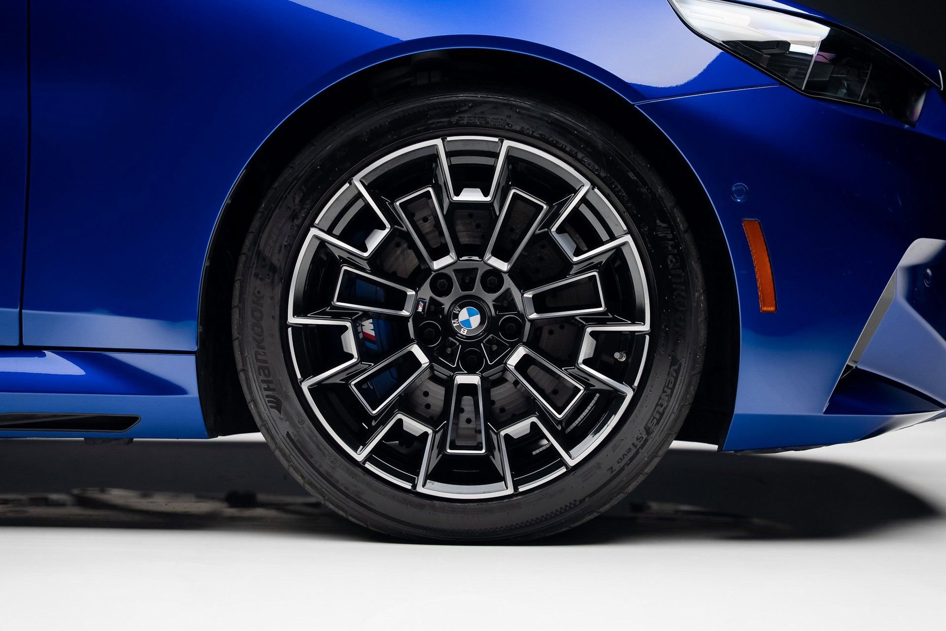 Used 2025 BMW M5 w/ Carbon Package image 42