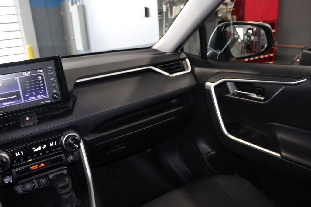 Used 2022 Toyota RAV4 XLE AWD/4WD image 22