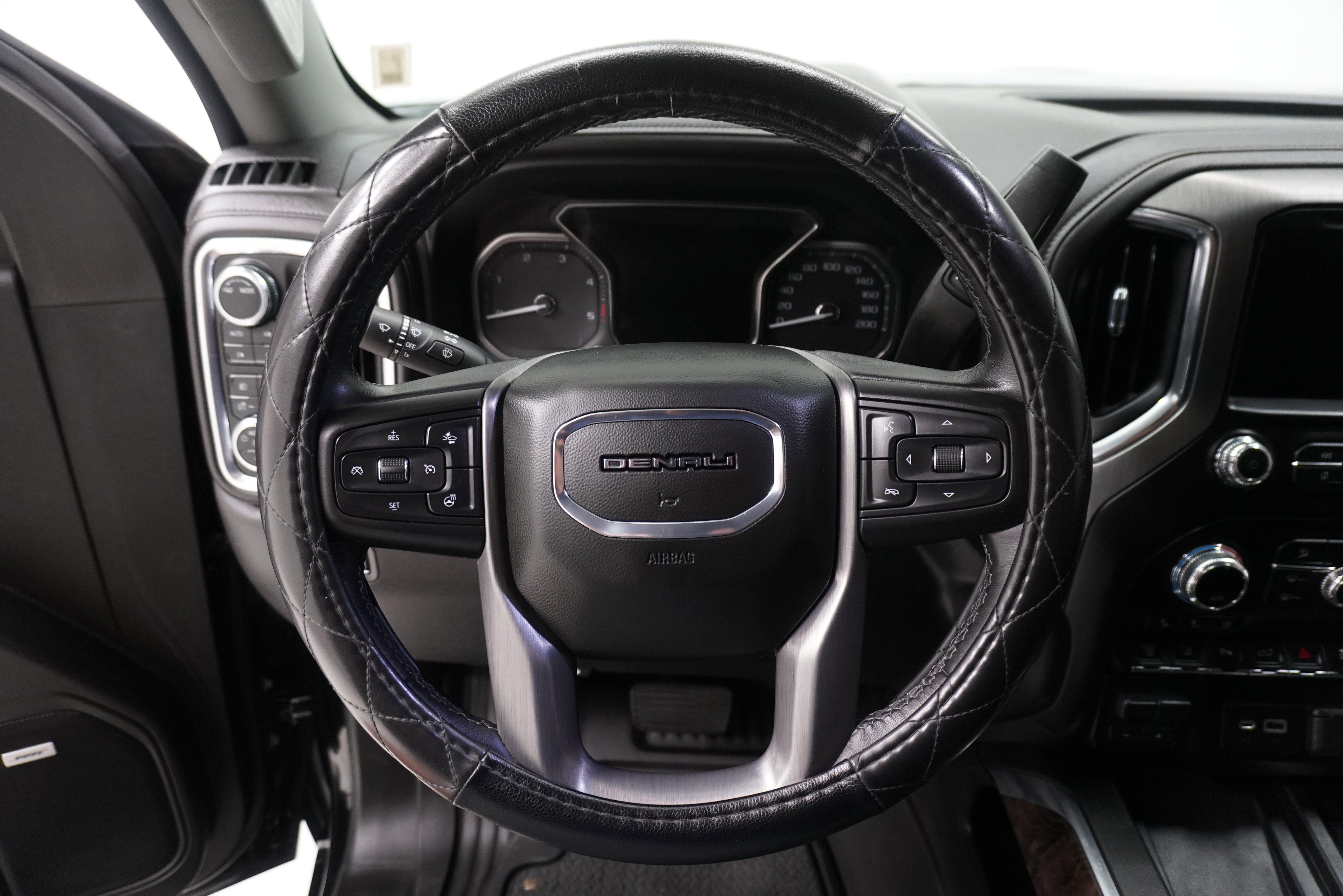 Used 2023 GMC Sierra 3500 Denali w/ Denali Black Diamond Edition image 18