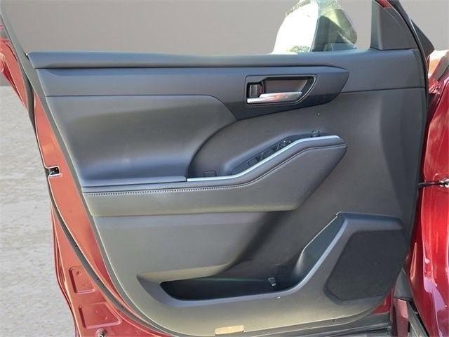 Used 2022 Toyota Highlander XLE image 89