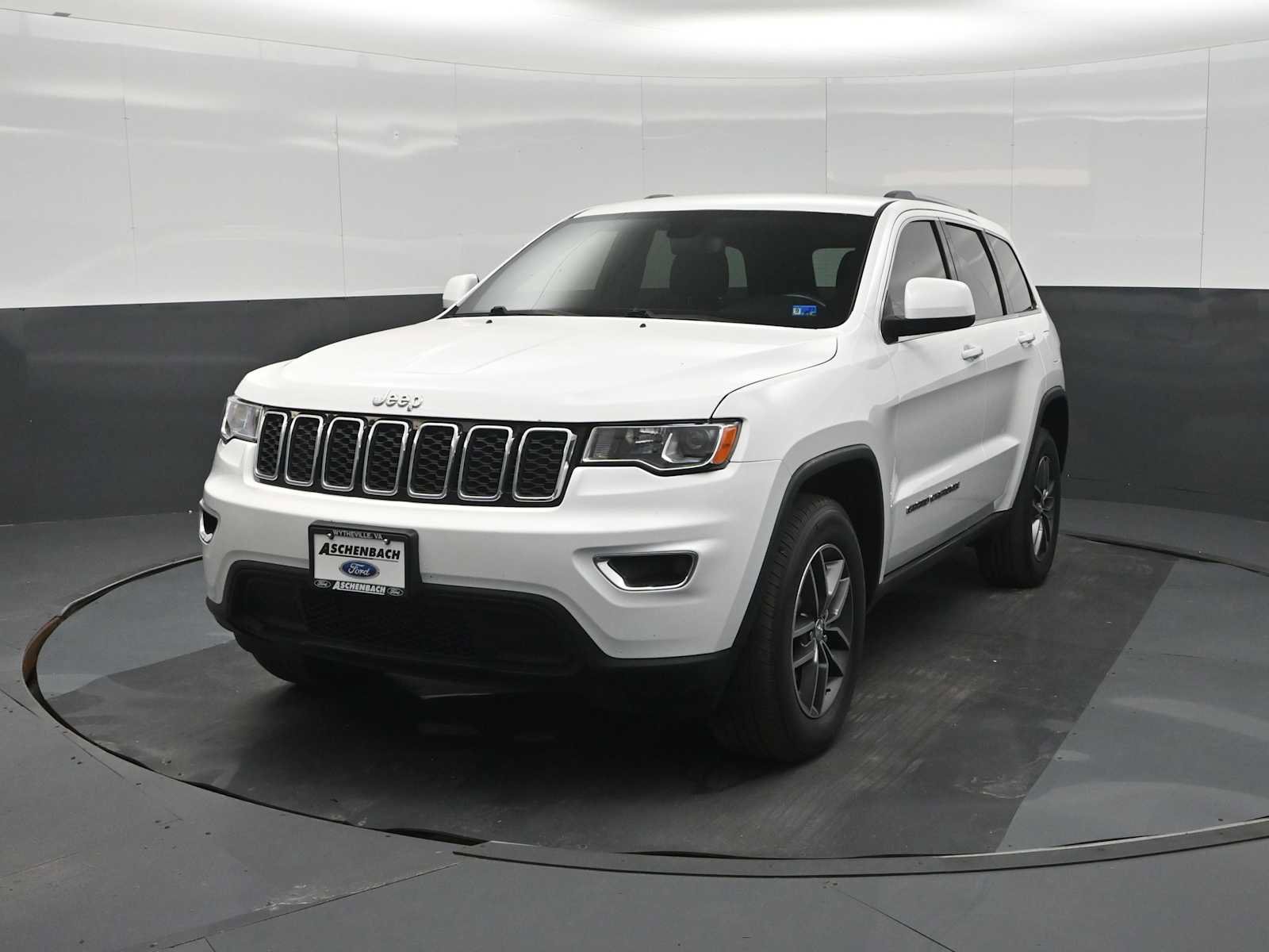 Used 2018 Jeep Grand Cherokee Laredo AWD/4WD image 5