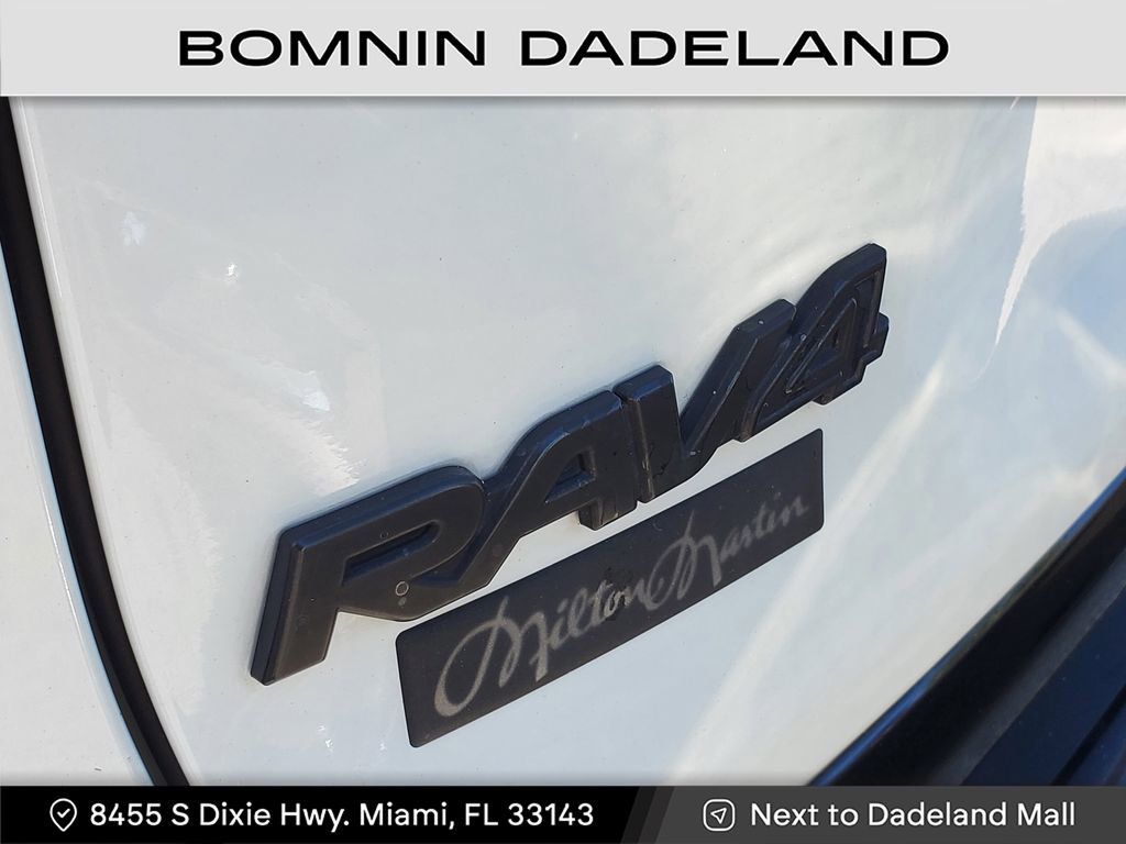 Used 2022 Toyota RAV4 SE image 6