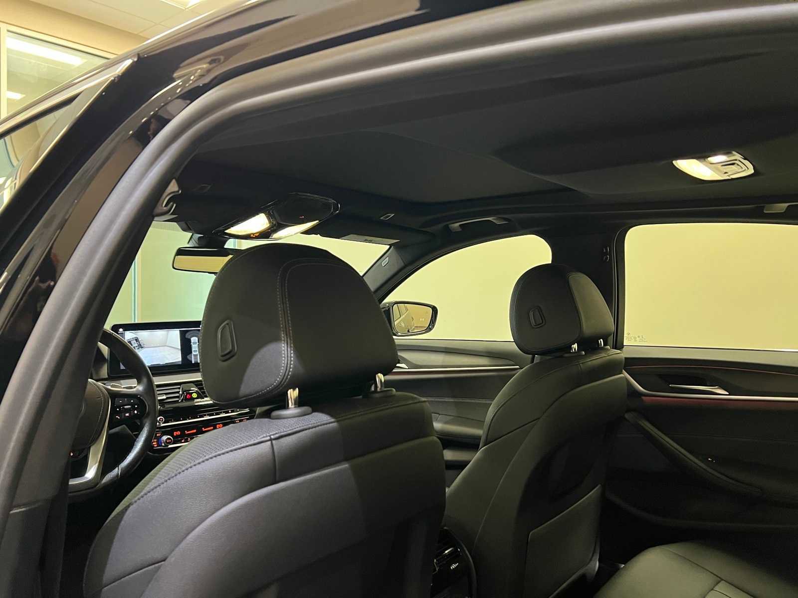 Used 2022 BMW 530i xDrive w/ Convenience Package image 12