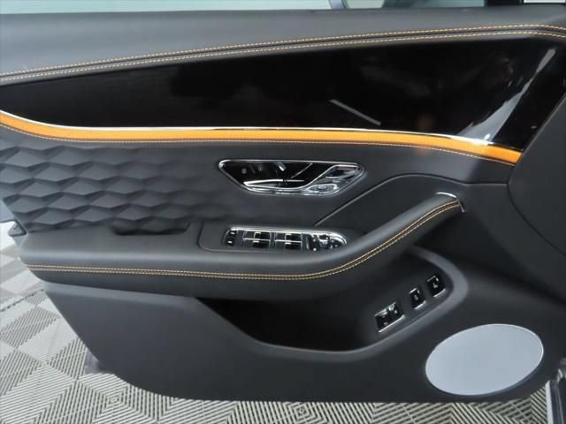 Used 2025 Bentley Flying Spur Plug-In Hybrid AWD/4WD image 25