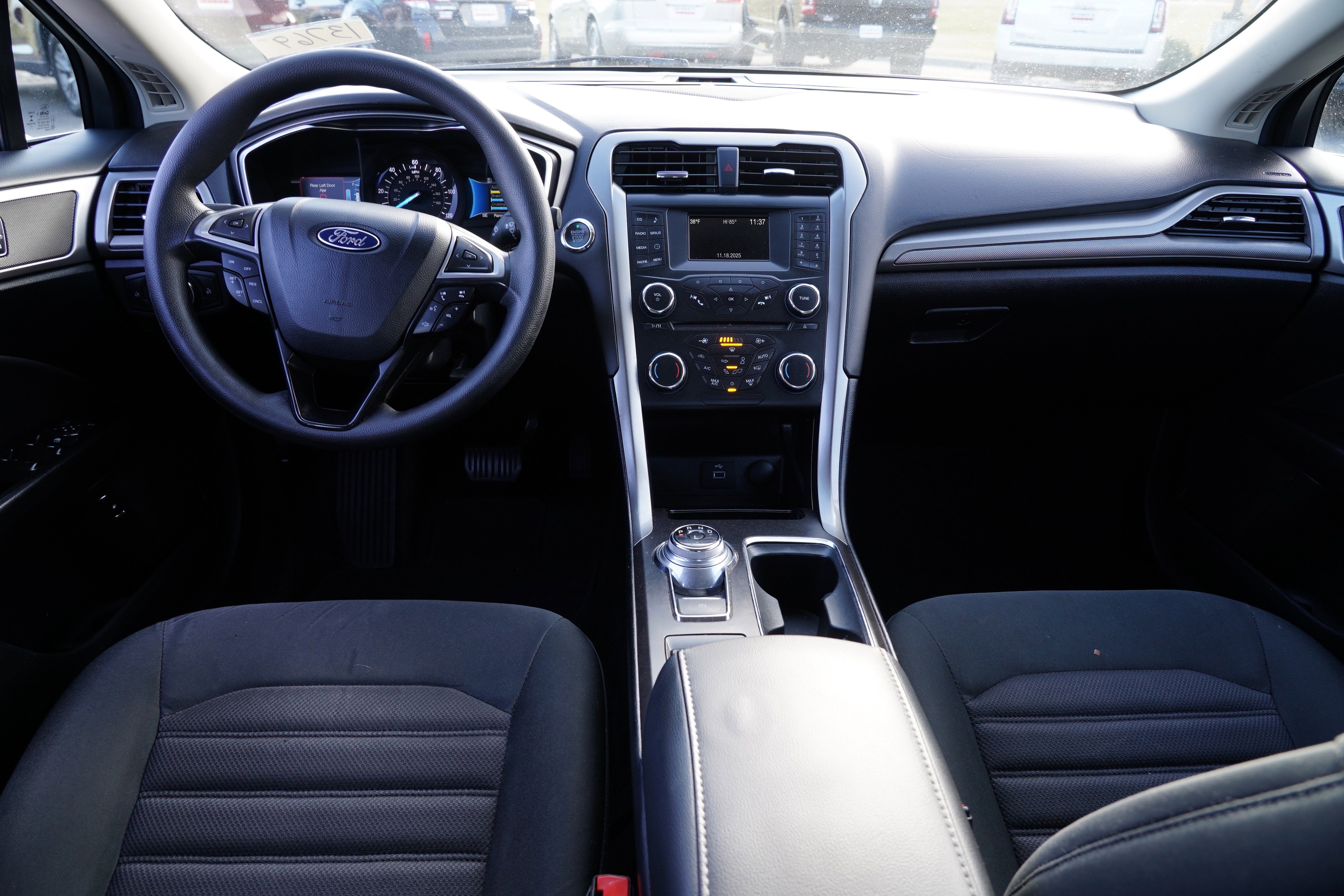 Used 2017 Ford Fusion SE image 25