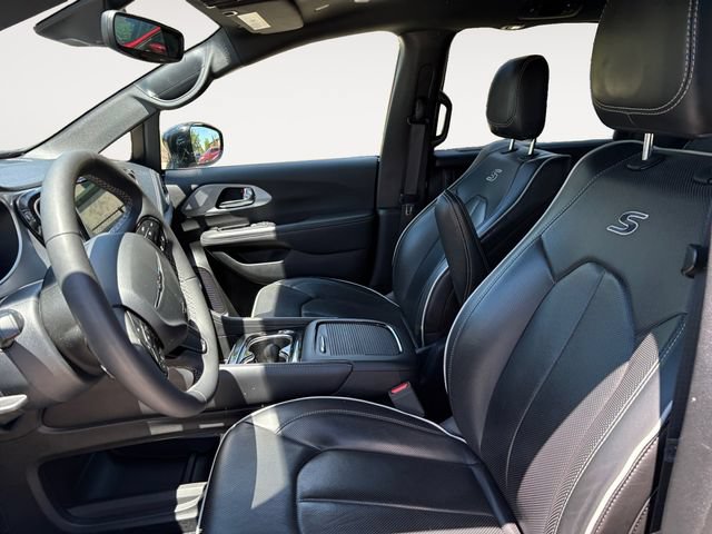 Used 2025 Chrysler Pacifica Limited FWD image 9