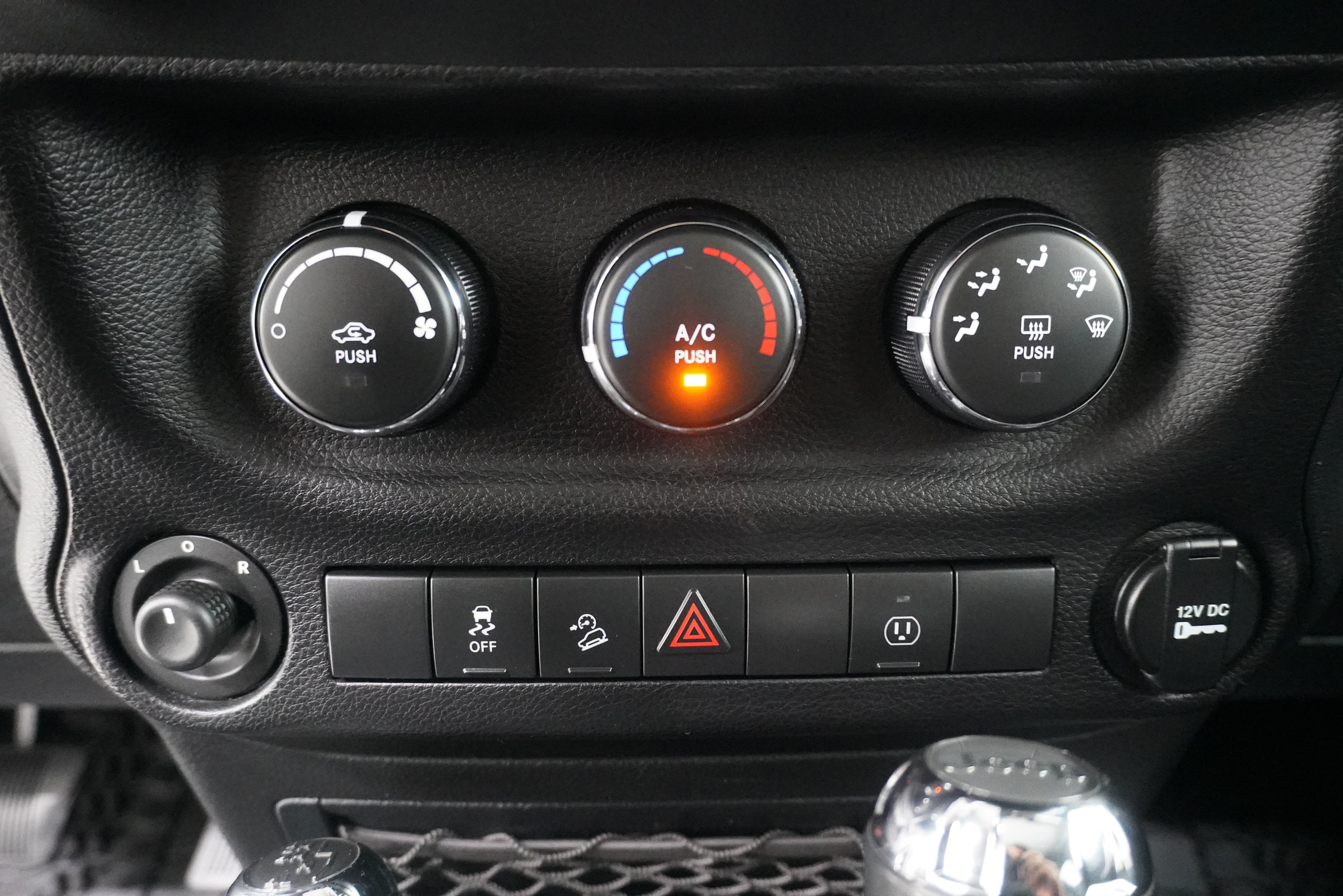 Used 2013 Jeep Wrangler Unlimited Sahara AWD/4WD image 22