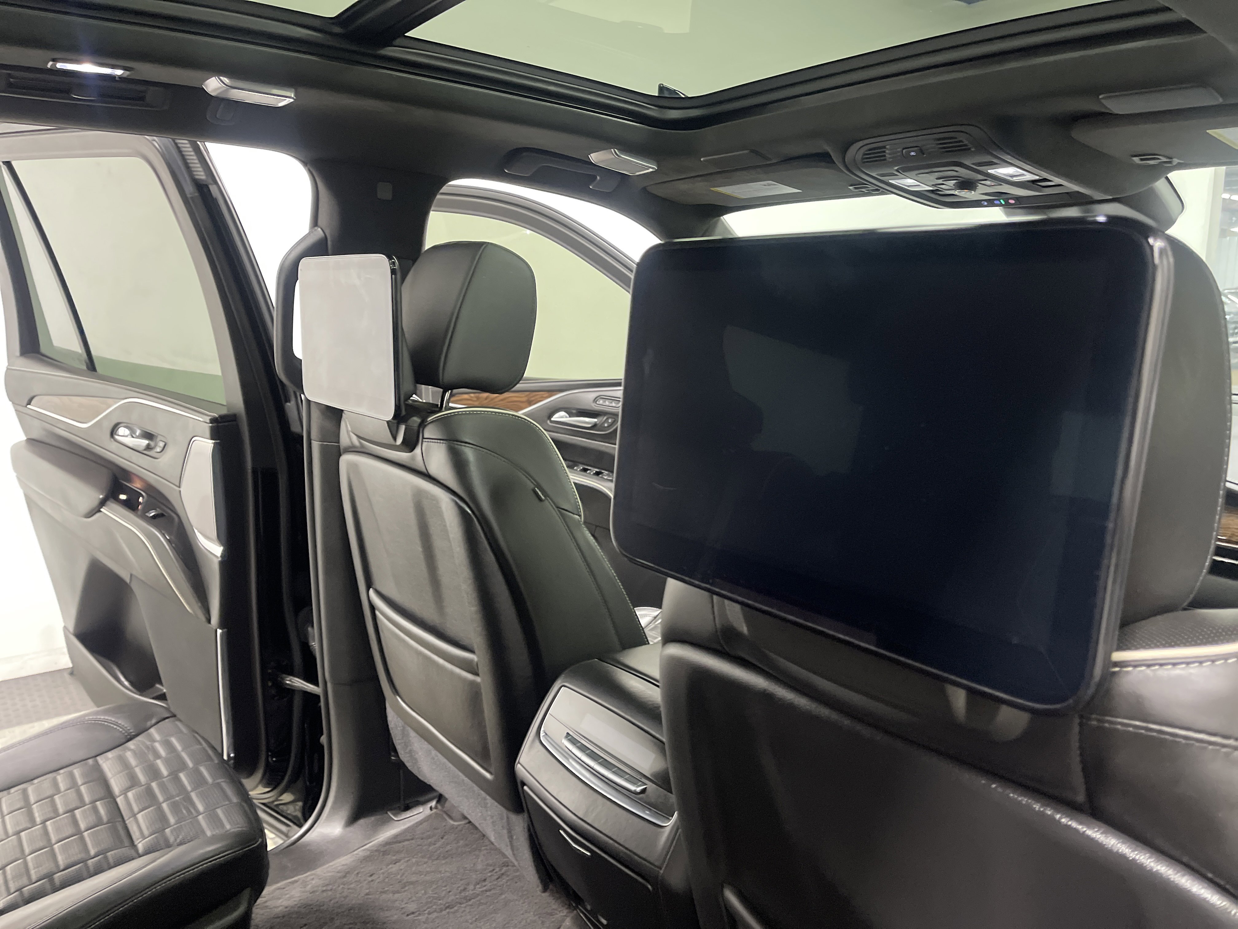 Used 2021 Cadillac Escalade Premium Luxury Platinum image 25