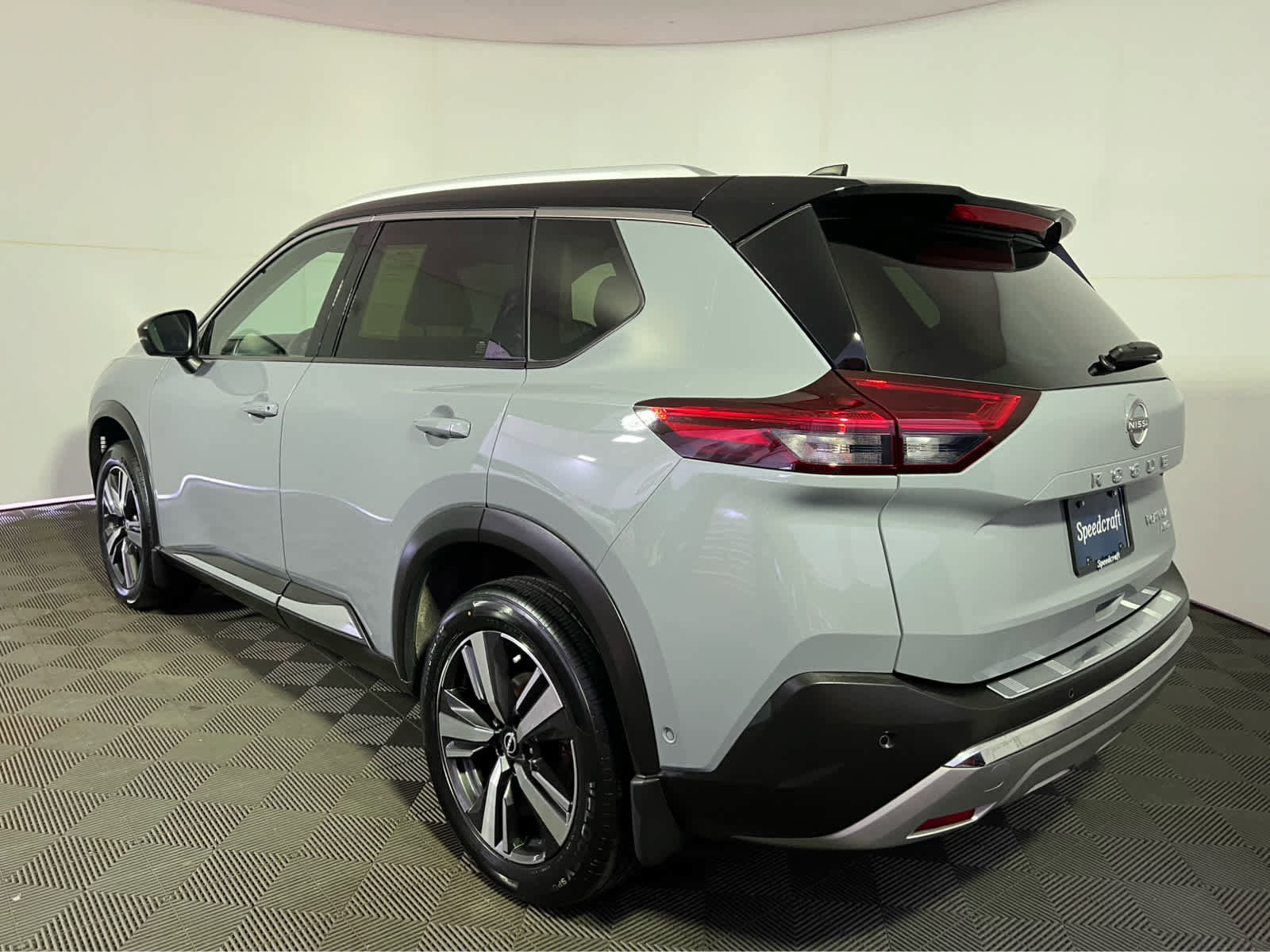 Used 2023 Nissan Rogue Platinum image 5