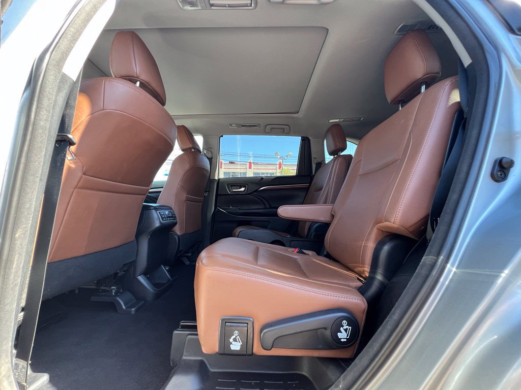 Certified 2018 Toyota Highlander Limited Platinum AWD/4WD image 17