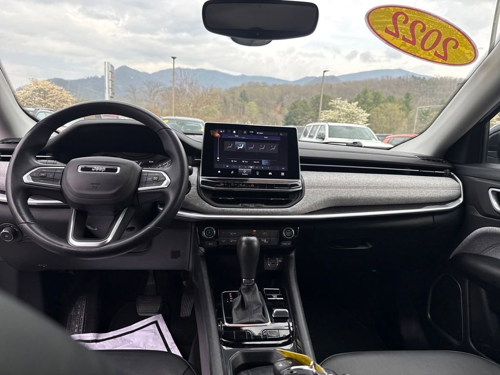 Used 2022 Jeep Compass Latitude image 16