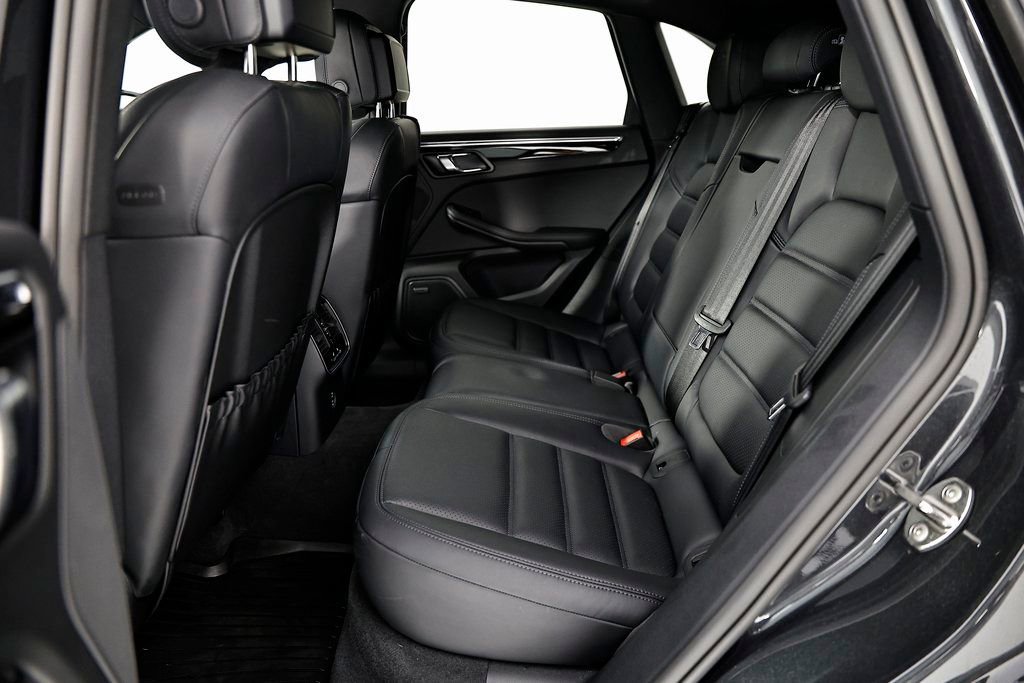 Certified 2025 Porsche Macan image 28