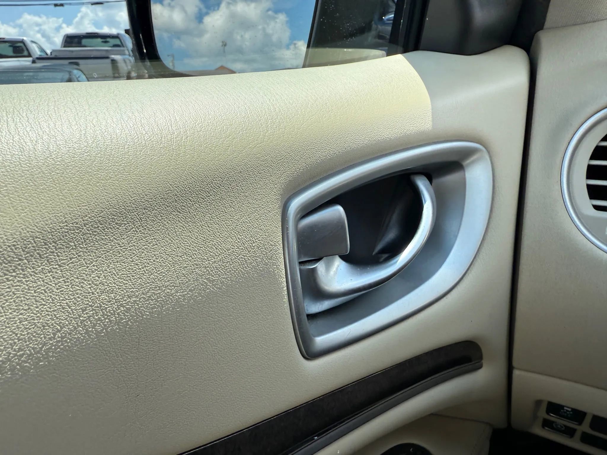 Used 2015 INFINITI QX60 AWD w/ Premium Plus Package image 32