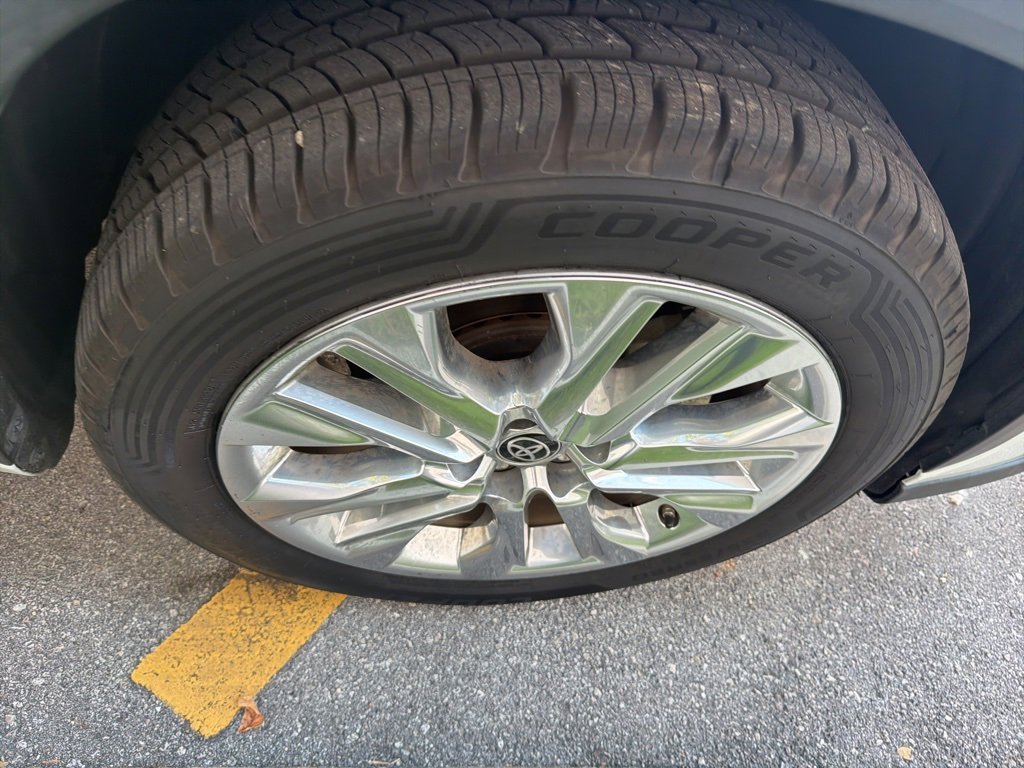 Used 2023 Toyota Highlander L image 5