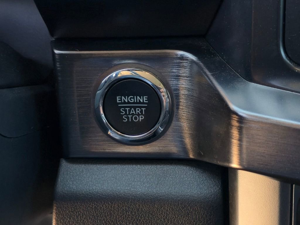 Used 2023 Ford F250 Lariat w/ Black Appearance Package image 24