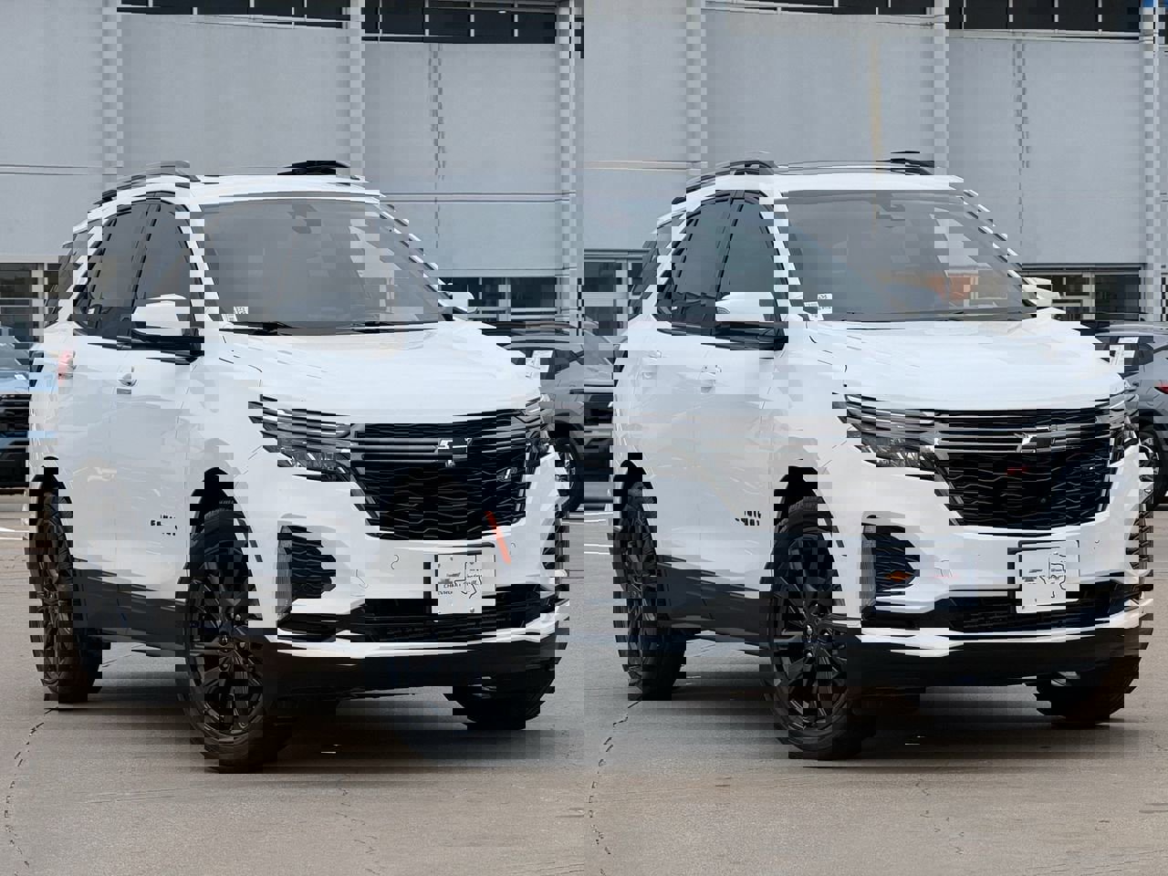 Used 2023 Chevrolet Equinox RS w/ RS Leather Package image 2