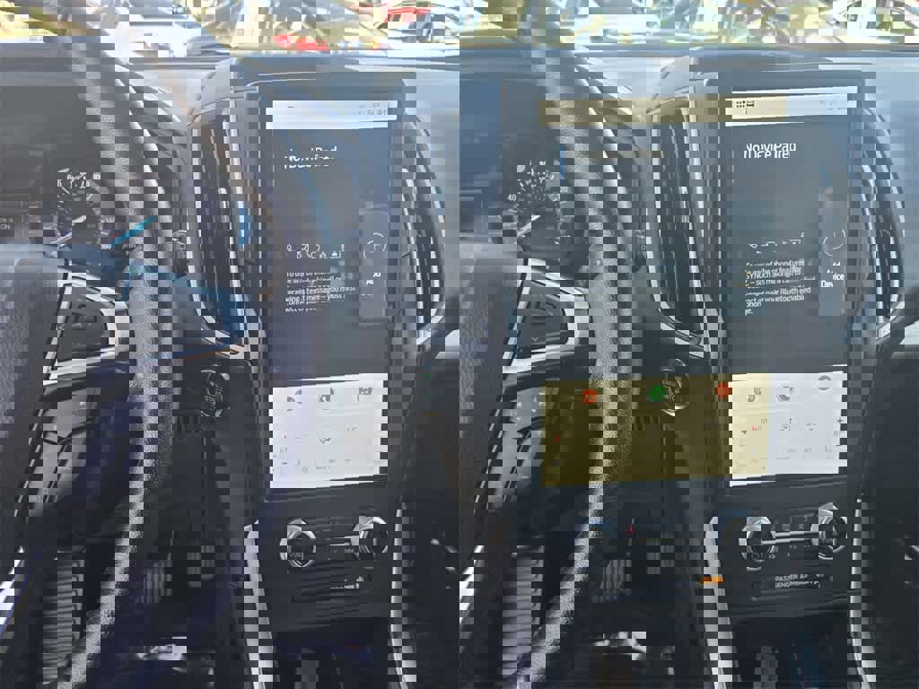 Used 2024 Ford Edge SEL image 12