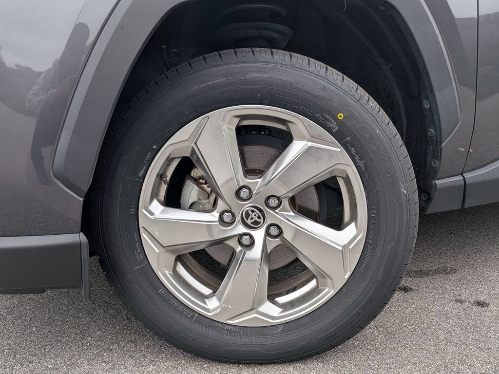 Used 2021 Toyota RAV4 XLE Premium AWD/4WD image 6