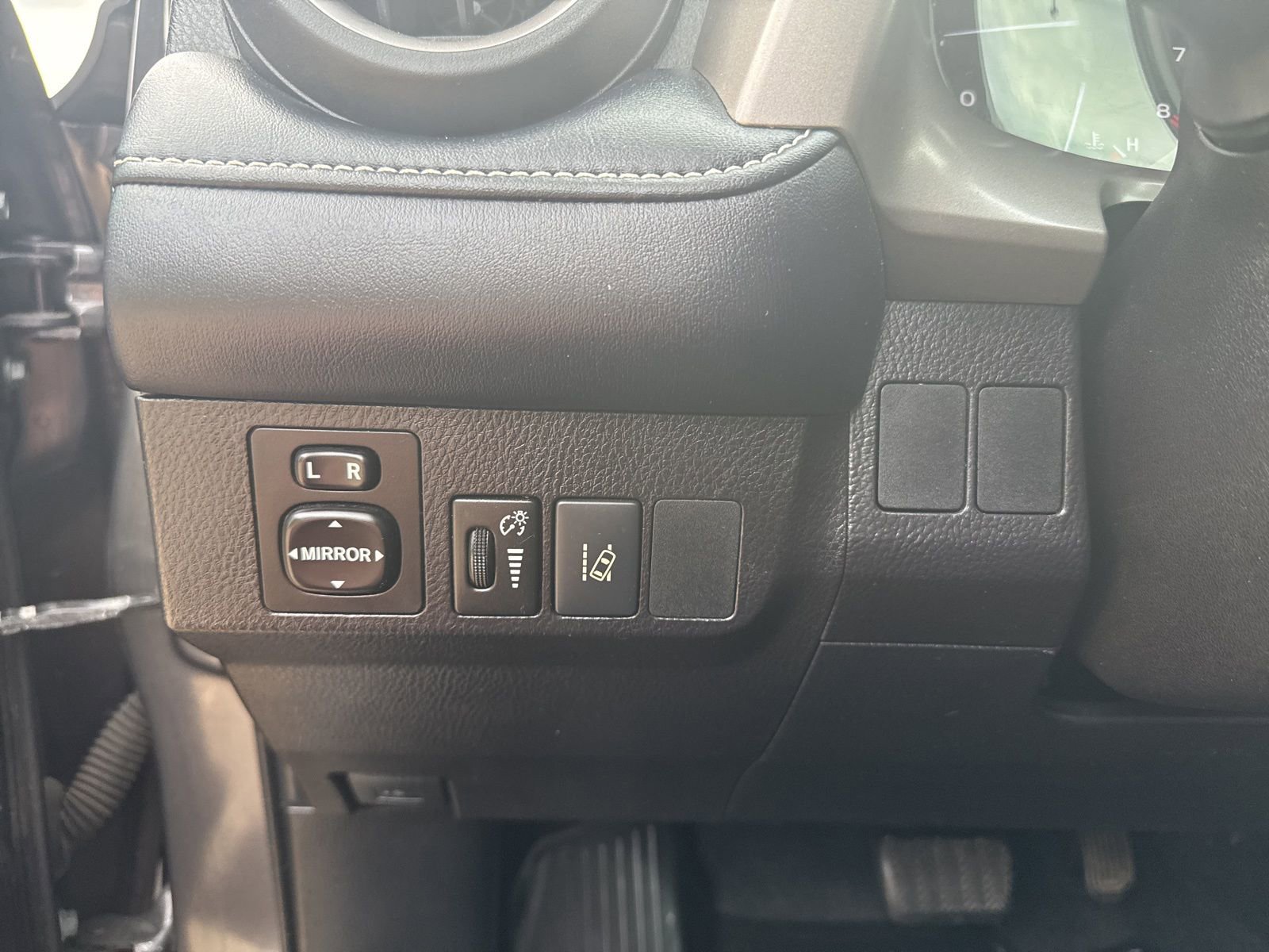 Used 2018 Toyota RAV4 XLE FWD image 14