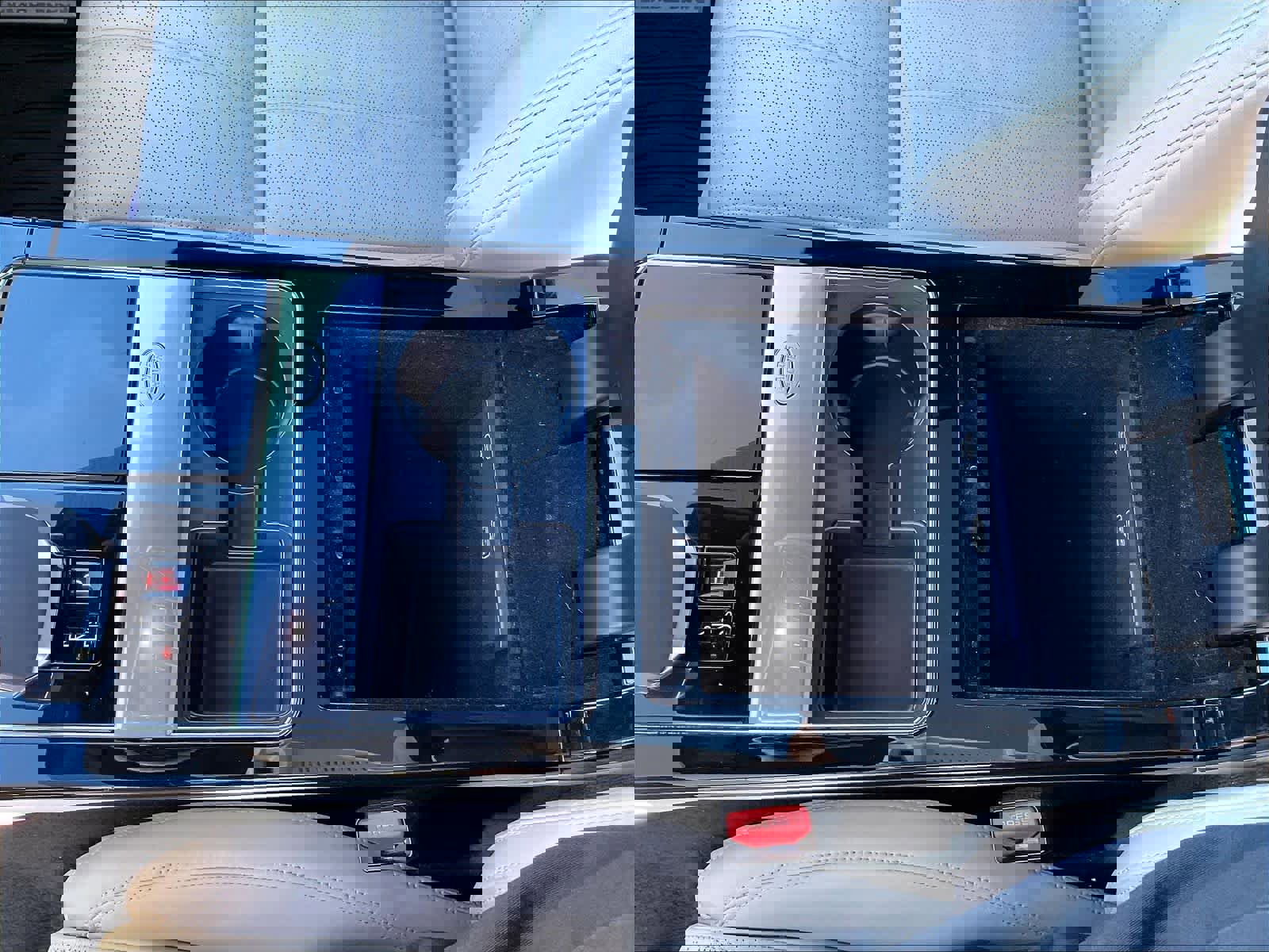 Used 2022 Land Rover Range Rover Velar R-Dynamic HSE image 35